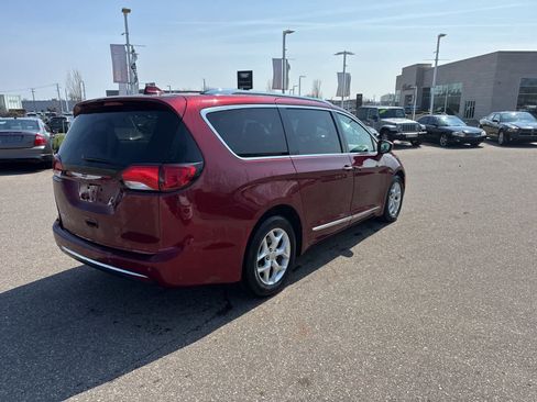 Used 2017 Chrysler Pacifica Touring-L Plus image 5