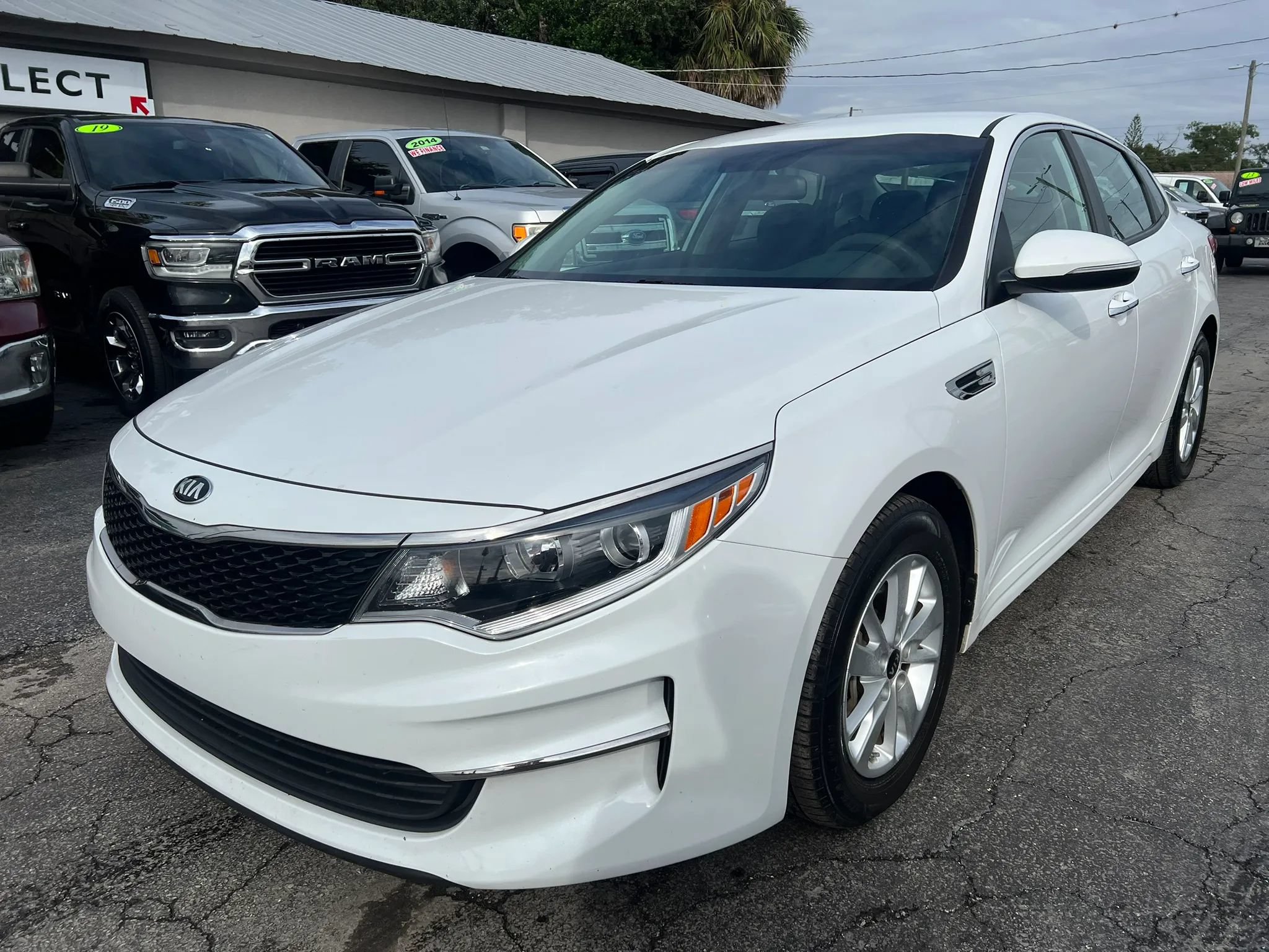 Used 2016 Kia Optima LX FWD image 2