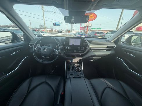 Used 2023 Toyota Highlander XLE image 15