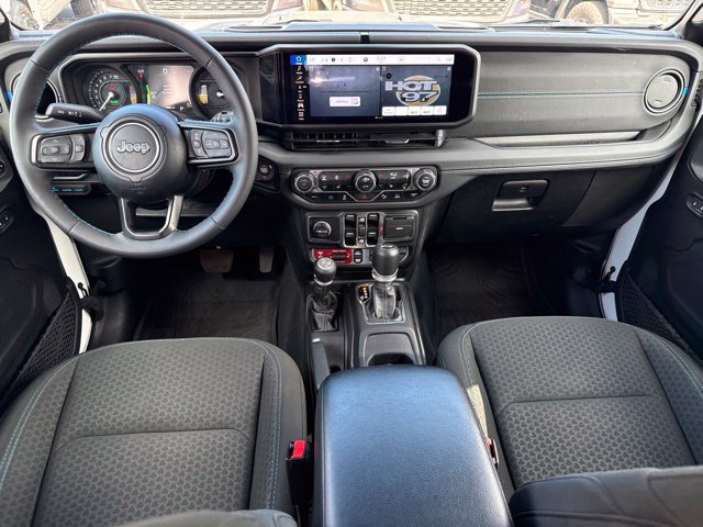Used 2024 Jeep Wrangler Unlimited Rubicon 4xe w/ Technology Group AWD/4WD image 5