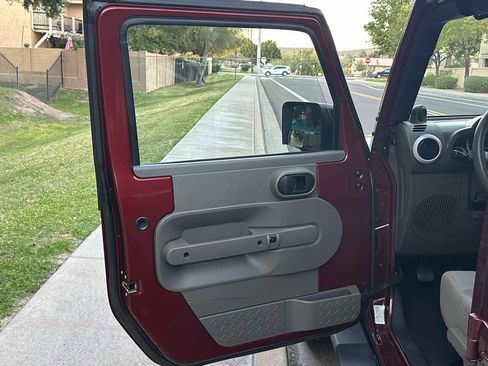 Used 2008 Jeep Wrangler Unlimited Sahara w/ Dual Top Group image 40