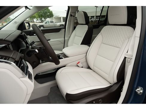 New 2026 GMC Acadia Denali FWD image 12
