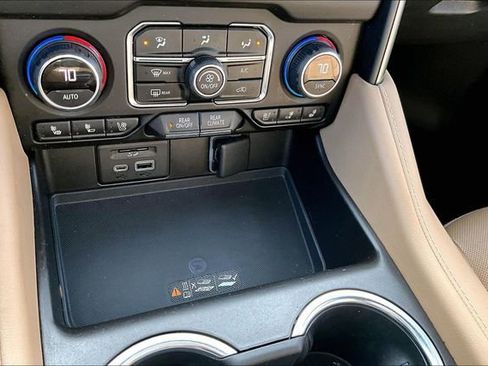 Used 2021 Chevrolet Tahoe Premier image 17