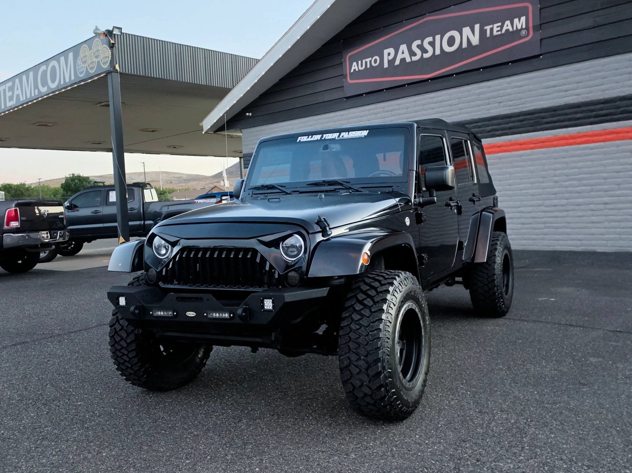 Used 2017 Jeep Wrangler Unlimited Sahara AWD/4WD image 1