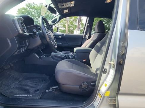 Used 2017 Toyota Tacoma TRD Off-Road w/ Tow Package (A/T) AWD/4WD image 11