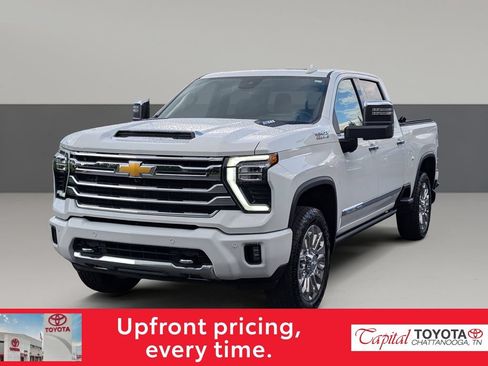 Used 2025 Chevrolet Silverado 2500 High Country w/ High Country Premium Package AWD/4WD image 4