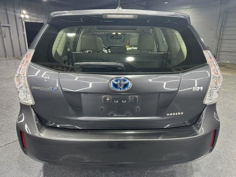 Used 2013 Toyota Prius V Five image 4