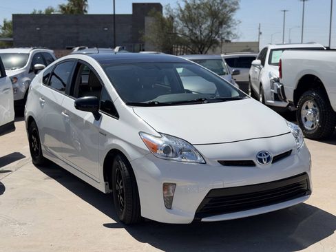 Used 2014 Toyota Prius Four w/ Solar Roof Package FWD image 3