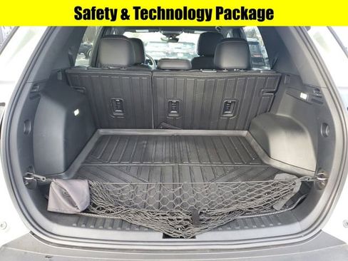 Used 2025 Chevrolet Equinox ACTIV w/ Safety and Technology Package image 8
