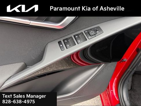 New 2025 Kia Niro EX image 25