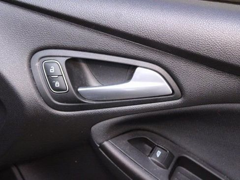 Used 2018 Ford Focus SE image 9