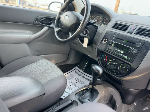 Used 2005 Ford Focus SE image 37