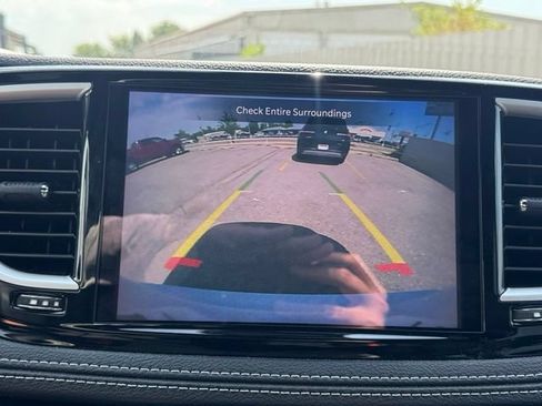 Used 2025 Chrysler Pacifica Select FWD image 17