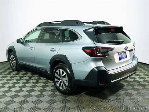 Used 2025 Subaru Outback Premium image 6