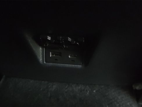 Used 2025 Toyota Camry SE image 17