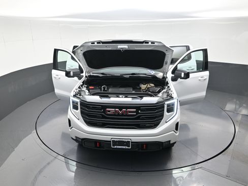 Used 2022 GMC Sierra 1500 AT4 w/ AT4 Preferred Package image 12