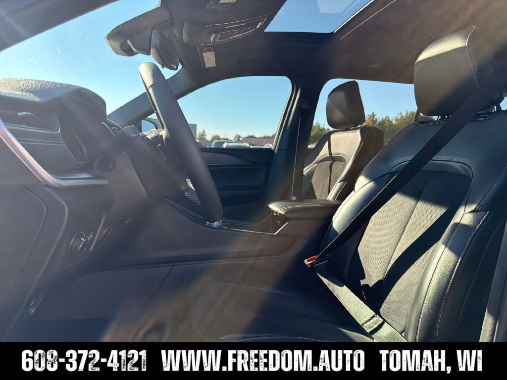 Used 2024 Jeep Grand Cherokee L Altitude AWD/4WD image 26