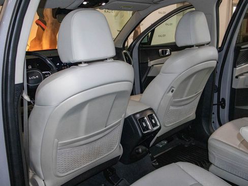 Used 2024 Kia Sorento EX w/ Panoramic Sunroof Package FWD image 10