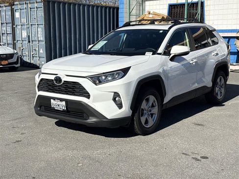 Used 2019 Toyota RAV4 XLE w/ All Weather Liner Package image 7