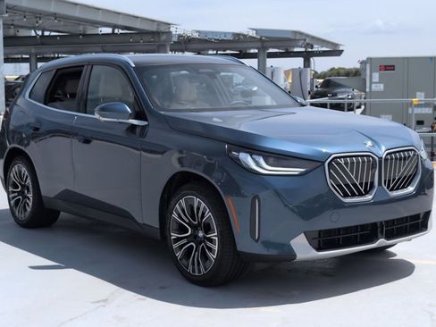 Used 2025 BMW X3 xDrive30i w/ Premium Package image 3