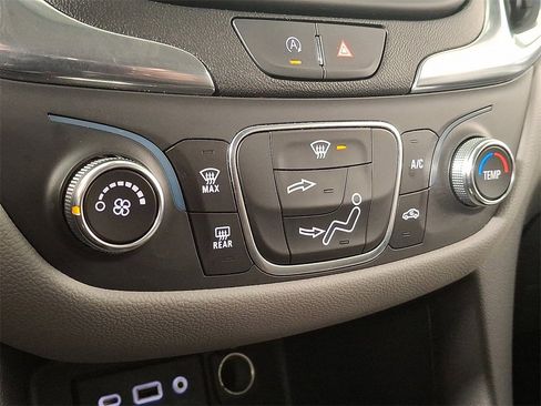 Used 2022 Chevrolet Equinox LT w/ LPO, Floor Liner Package image 18