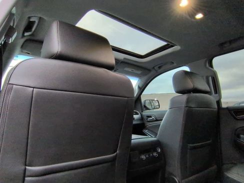 Used 2019 GMC Yukon XL SLT w/ HD Trailering Package image 18