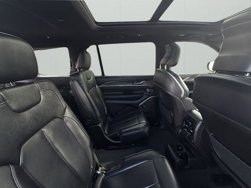 Used 2022 Jeep Grand Cherokee L Overland w/ Luxury Tech Group IV image 38