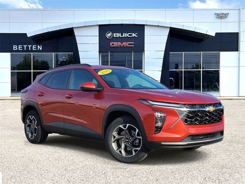 Used 2024 Chevrolet Trax LT w/ Driver Confidence Package image 1