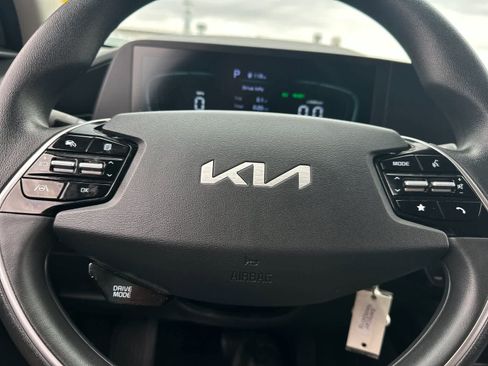 Used 2023 Kia Niro LX FWD image 22