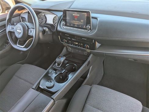 Used 2022 Nissan Rogue SV image 12