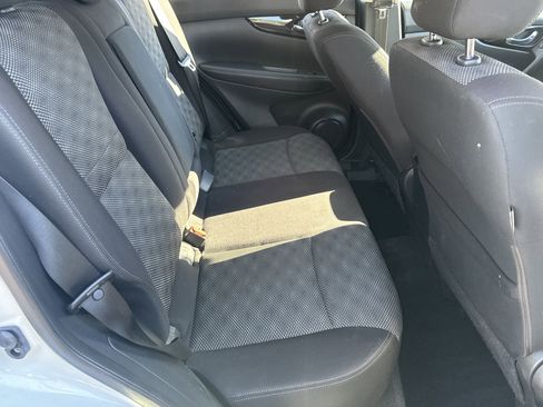 Used 2017 Nissan Rogue Sport SV w/ SV Premium Package image 17