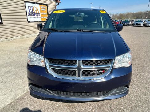 Used 2016 Dodge Grand Caravan SE FWD image 2