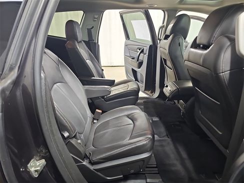 Used 2017 Chevrolet Traverse LT image 14