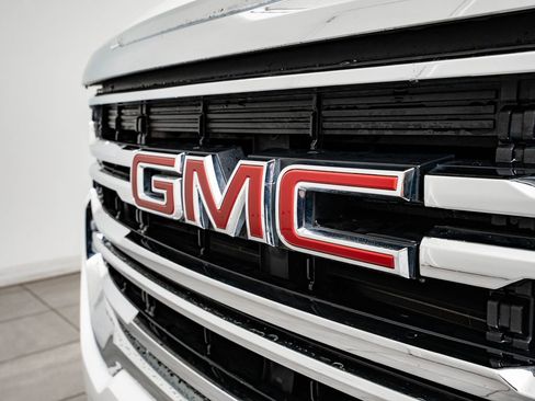 Used 2020 GMC Acadia SLT FWD image 3