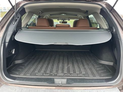 Used 2019 Subaru Outback 3.6R Touring image 17