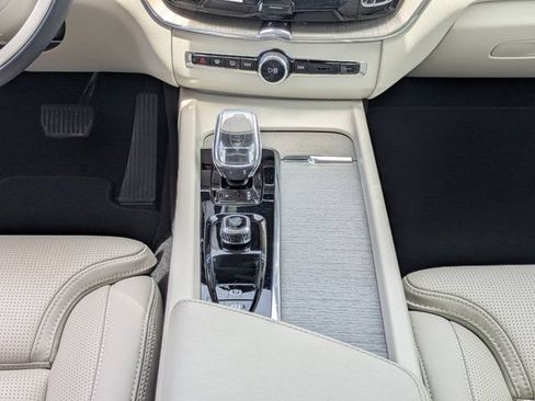 Used 2023 Volvo XC60 B5 Ultimate w/ Protection Package Premier AWD/4WD image 18