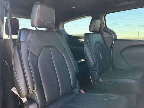 New 2026 Chrysler Pacifica Select image 22
