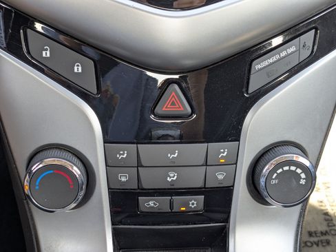 Used 2013 Chevrolet Cruze LT FWD image 24