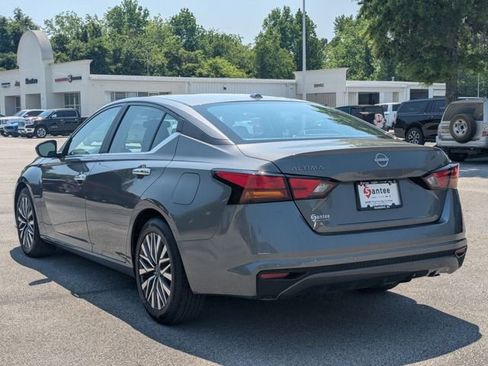 Used 2025 Nissan Altima 2.5 SV FWD image 5