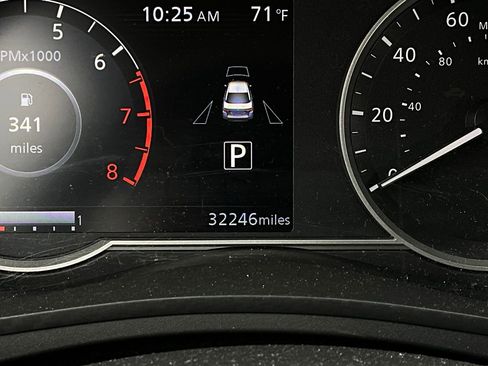 Used 2025 Nissan Versa SV image 34