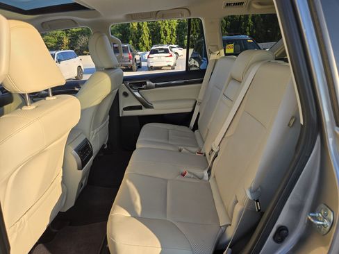 Used 2023 Lexus GX 460 Luxury w/ Accessory Package AWD/4WD image 24