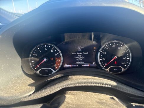 Used 2018 Jeep Renegade Altitude w/ UConnect 8.4 Nav Group FWD image 16