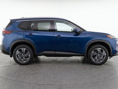 Used 2025 Nissan Rogue SV AWD/4WD image 11