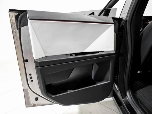 Used 2024 Tesla Cybertruck AWD Crew Cab image 47