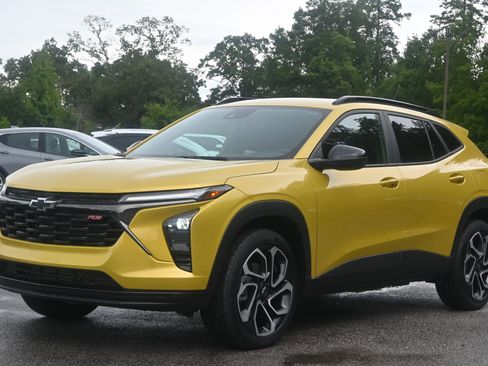 Used 2024 Chevrolet Trax RS w/ Driver Confidence Package image 5