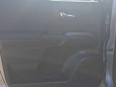 Used 2021 Toyota Tacoma TRD Off-Road image 13