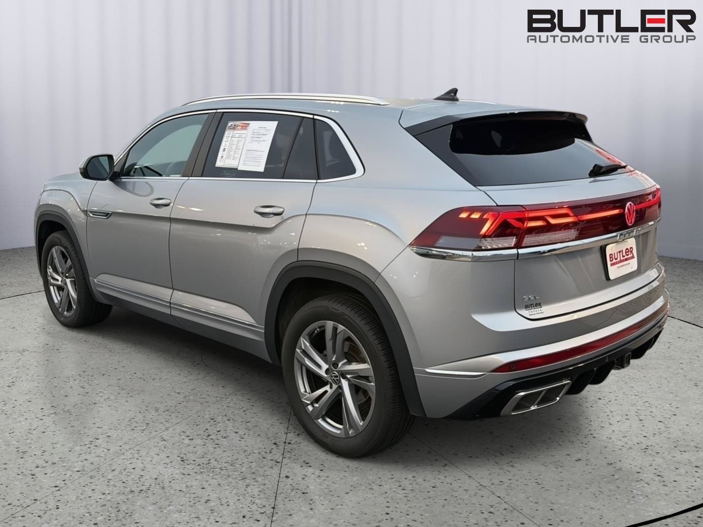 Used 2024 Volkswagen Atlas Cross Sport SEL R-Line AWD/4WD image 4