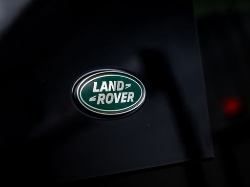 Used 2024 Land Rover Defender 110 X-Dynamic SE image 14