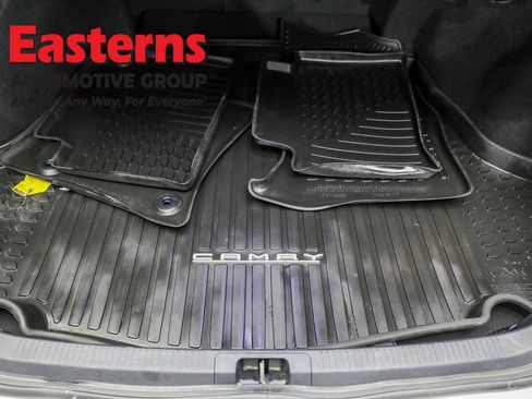 Used 2022 Toyota Camry SE image 9