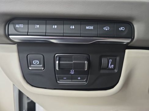 Certified 2025 Cadillac Escalade Sport Platinum w/ LPO, ONYX Package image 27